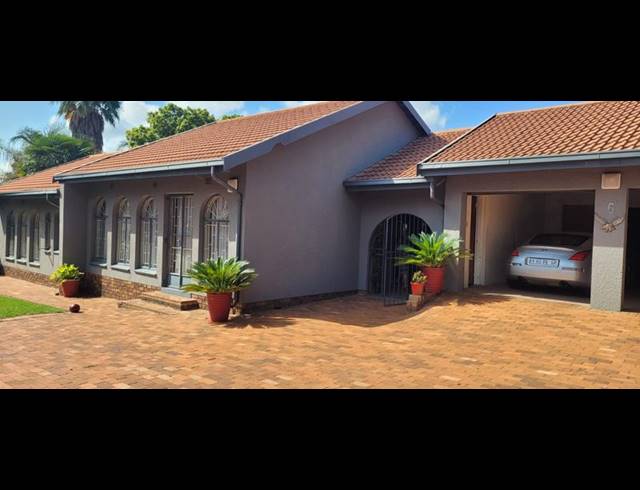 4 BEDROOM HOUSE FOR SALE IN GLENVISTA